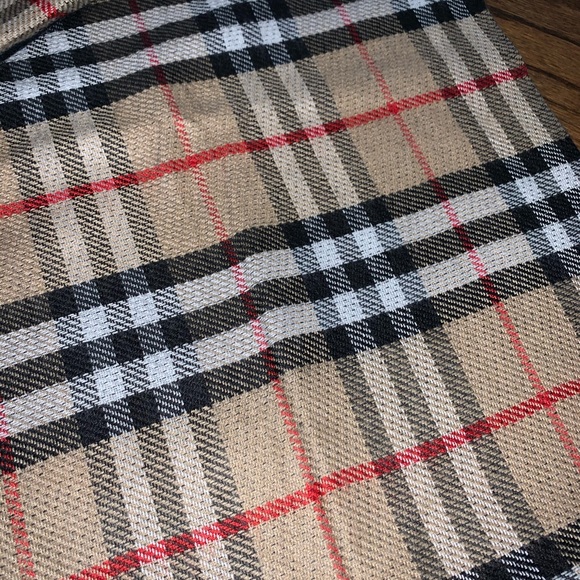 Burberry Scarf (BRAND NEW) - Picture 2 of 3